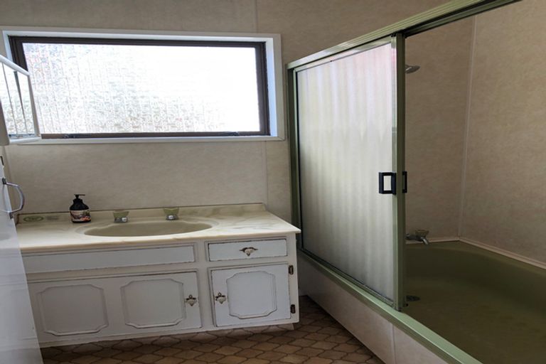 Photo of property in 35 Scotland Terrace, Green Island, Dunedin, 9018