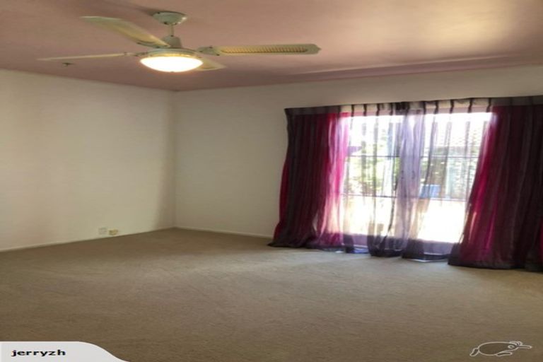 Photo of property in 83 Red Beach Road, Red Beach, 0932