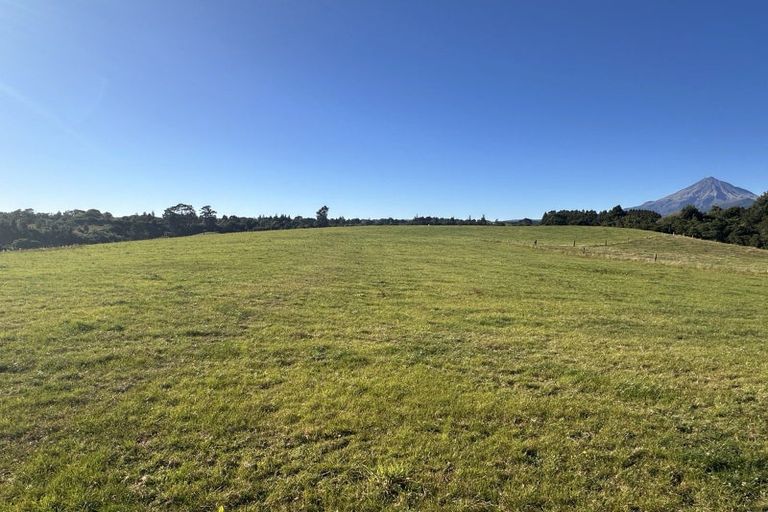 Photo of property in 869 Carrington Road, Hurworth, New Plymouth, 4371