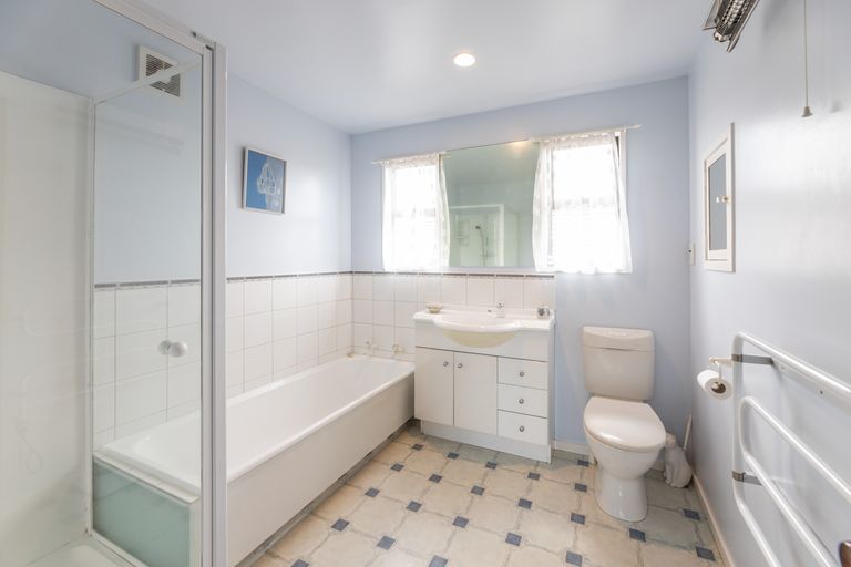 Photo of property in 1/124 Hamilton Avenue, Ilam, Christchurch, 8041