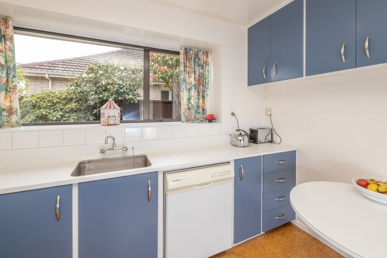 Photo of property in 1/124 Hamilton Avenue, Ilam, Christchurch, 8041