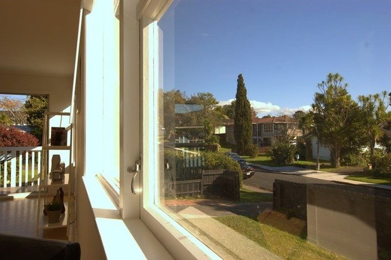 Photo of property in 9 Barnfield Place, Glendene, Auckland, 0602