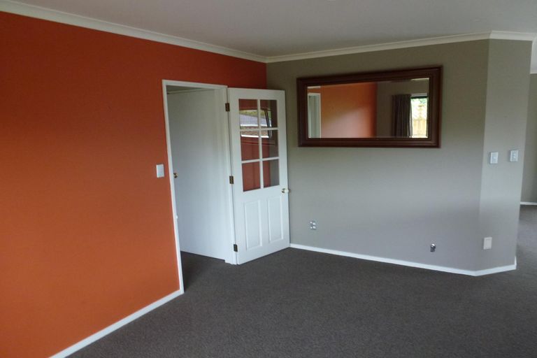 Photo of property in 23 Greenwood Place, Fitzherbert, Palmerston North, 4410