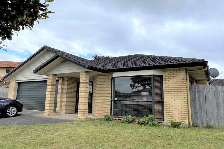 Photo of property in 54 Redcastle Drive, East Tamaki, Auckland, 2013