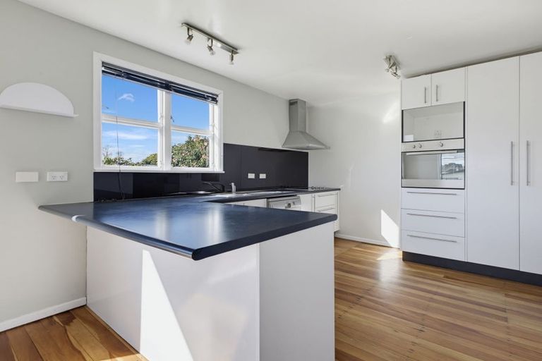 Photo of property in 5 Mayfair Place, Westown, New Plymouth, 4310