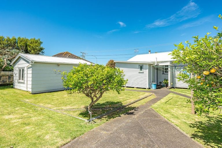 Photo of property in 5 Mosston Road, Castlecliff, Whanganui, 4501