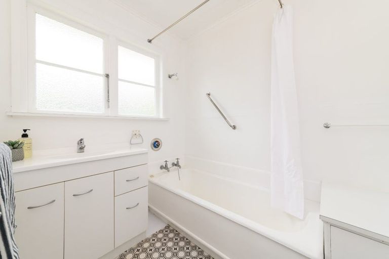 Photo of property in 76 Birmingham Street, Takaro, Palmerston North, 4412