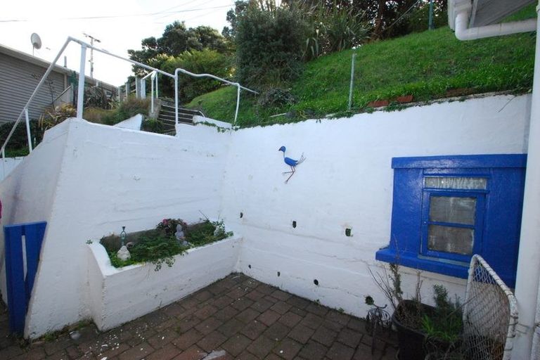 Photo of property in 52 Tio Tio Road, Miramar, Wellington, 6022