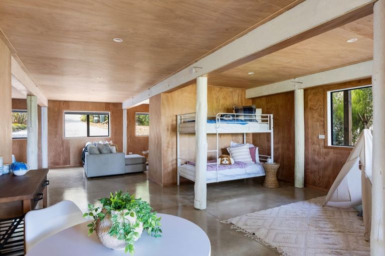 Photo of property in 4 Hillside Crescent, Leigh, 0985