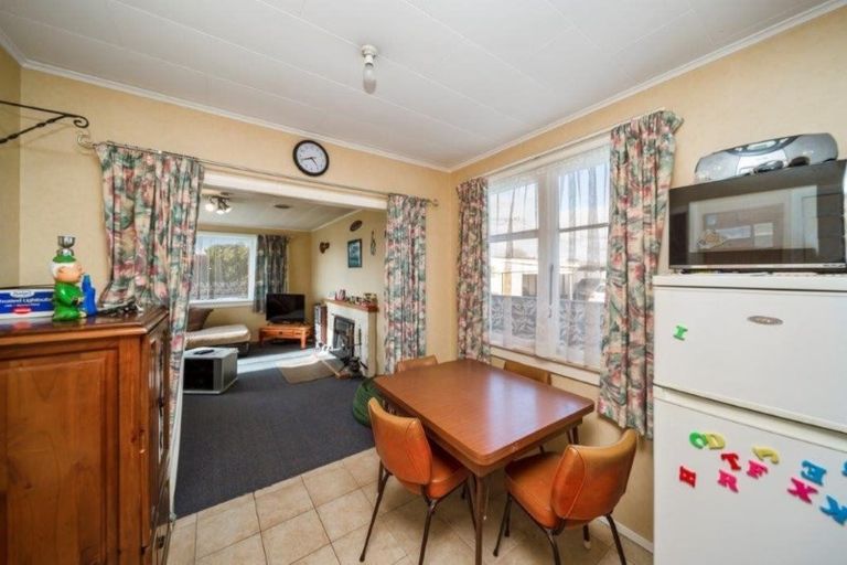 Photo of property in 53 Burns Street, Hawera, 4610