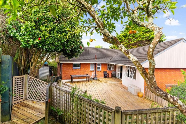 Photo of property in 3 Rerewai Place, Kelston, Auckland, 0602