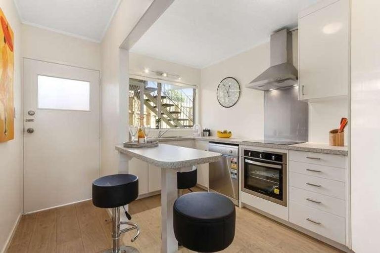Photo of property in 2/23b Hillsborough Road, Hillsborough, Auckland, 1042