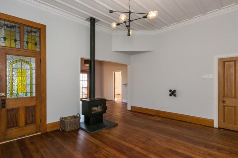 Photo of property in 129 Chaucer Road, Hospital Hill, Napier, 4110