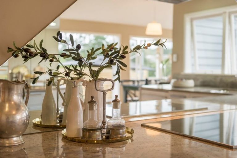 Photo of property in 81 Oraha Road, Kumeu, 0892