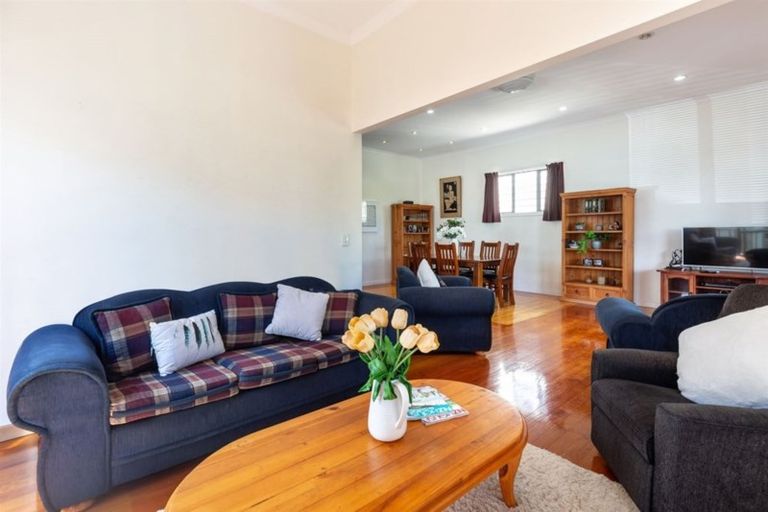 Photo of property in 20 Northland Road, Northland, Wellington, 6012