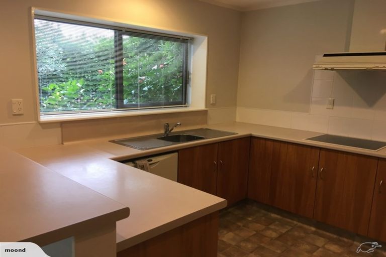 Photo of property in 18 Hyatt Grove, Greenmeadows, Napier, 4112