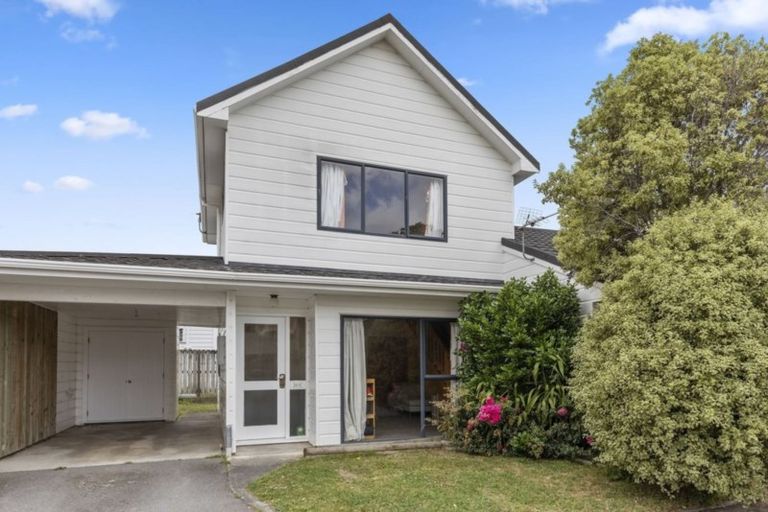 Photo of property in 2/22 Mason Street, Moera, Lower Hutt, 5010