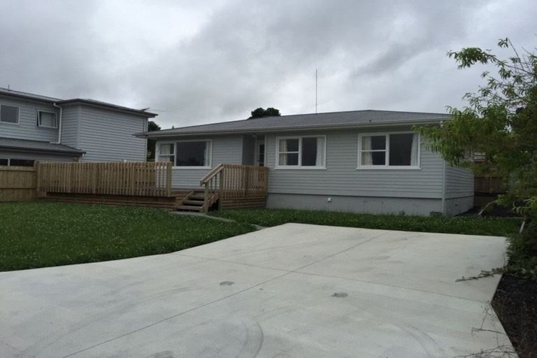 Photo of property in 10 Kaikoura Street, Henderson, Auckland, 0612