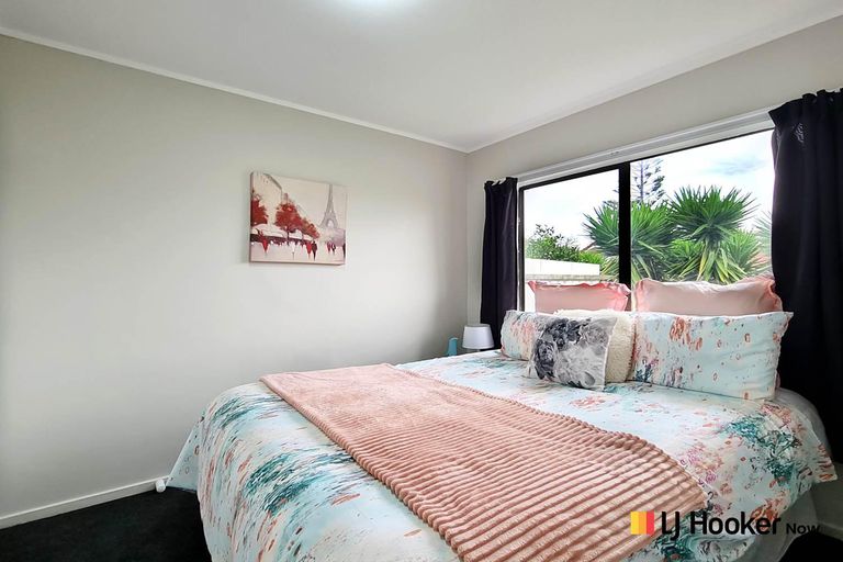 Photo of property in 11a De Bloge Place, Clendon Park, Auckland, 2103