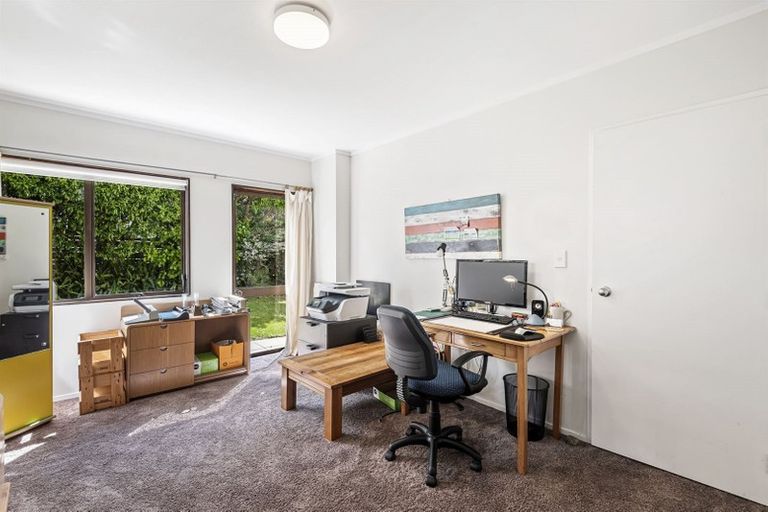 Photo of property in 2/72 Gulf View Road, Murrays Bay, Auckland, 0630