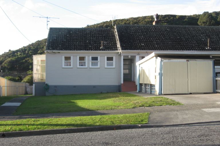 Photo of property in 74 Wilkie Crescent, Naenae, Lower Hutt, 5011