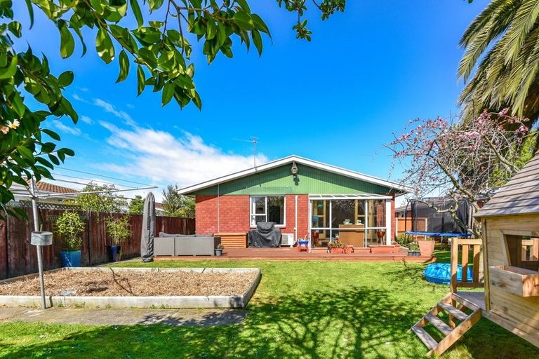 Photo of property in 2/6 Nanette Street, Upper Riccarton, Christchurch, 8041