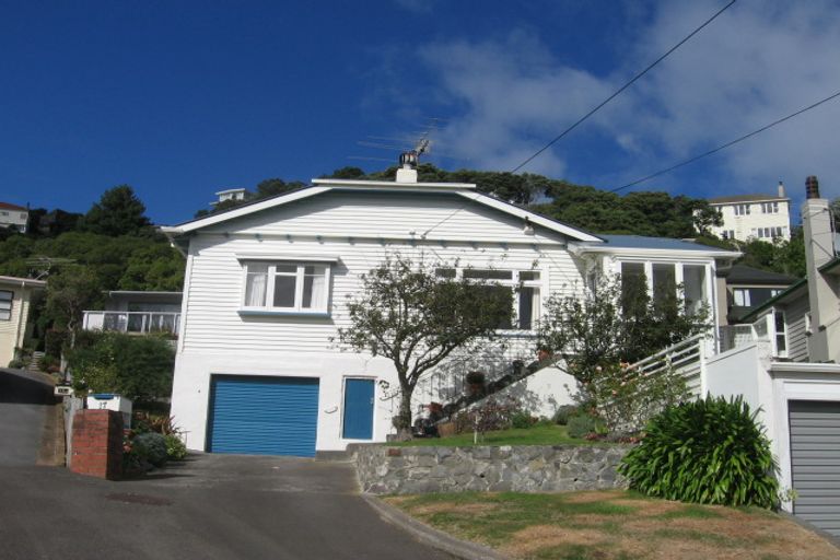 Photo of property in 17 Cavendish Square, Strathmore Park, Wellington, 6022