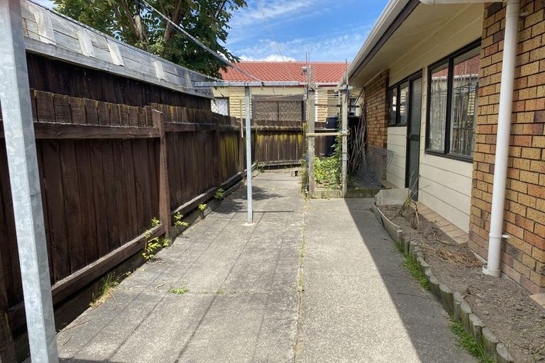 Photo of property in 227 Edmonton Road, Te Atatu South, Auckland, 0610