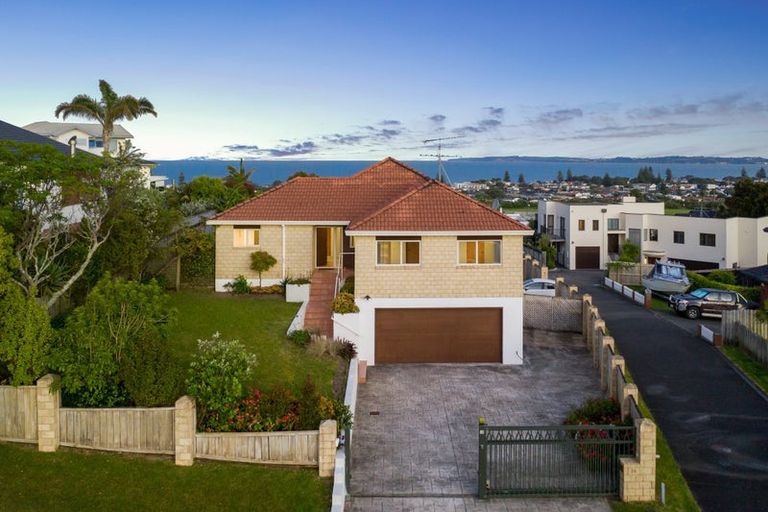 Photo of property in 20 Ascot Way, Orewa, 0931