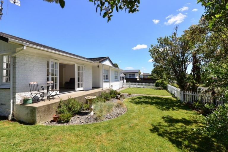 Photo of property in 1 Kohekohe Place, Pukete, Hamilton, 3200