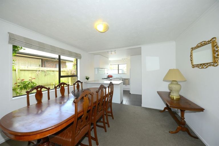 Photo of property in 2/11 Rubens Place, Burnside, Christchurch, 8053