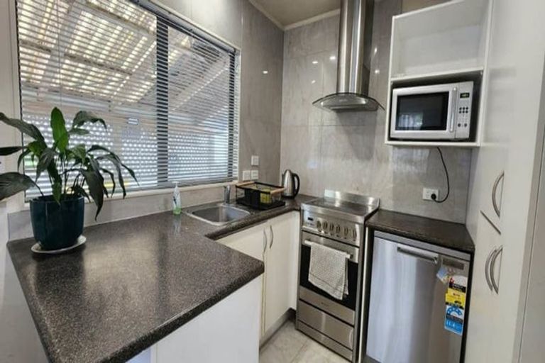 Photo of property in 26c Sunnyfield Crescent, Glenfield, Auckland, 0629