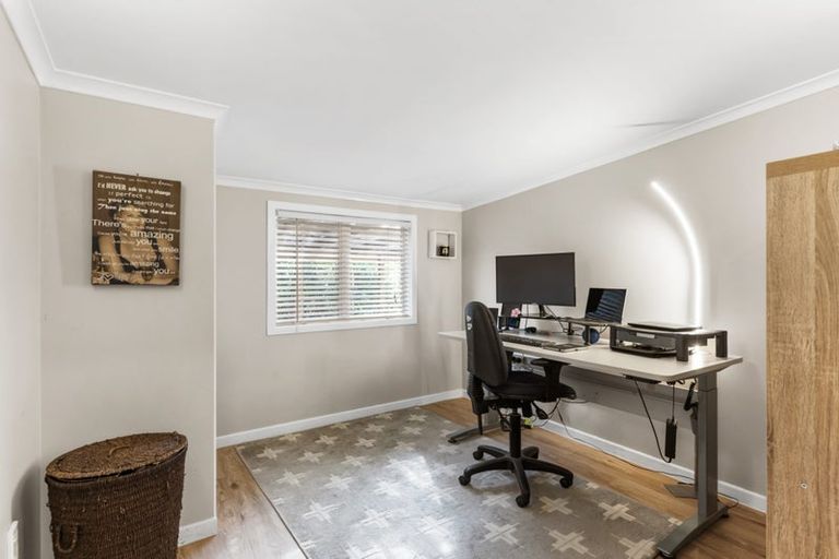 Photo of property in 1/13 Harrybrook Road, Green Bay, Auckland, 0604