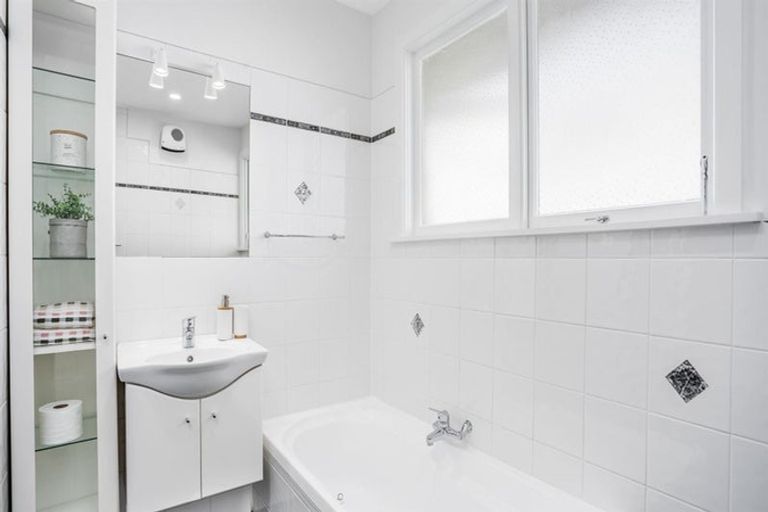 Photo of property in 9 Eglinton Street, Avondale, Christchurch, 8061