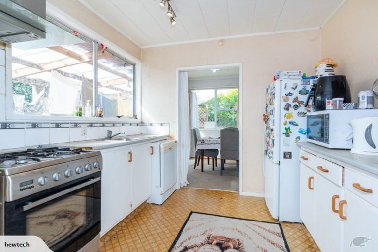 Photo of property in 8 Hewlett Road, Massey, Auckland, 0614