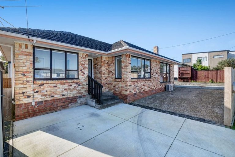 Photo of property in 25 Neal Avenue, Glenfield, Auckland, 0629