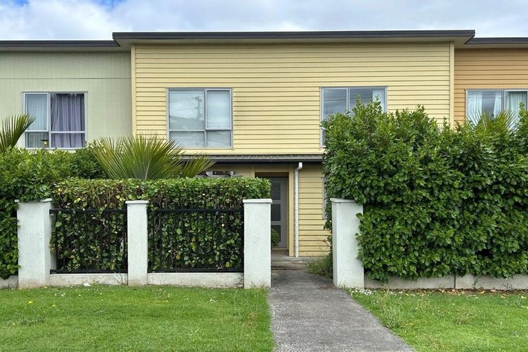 Photo of property in 33/11 Ray Small Drive, Papakura, 2110