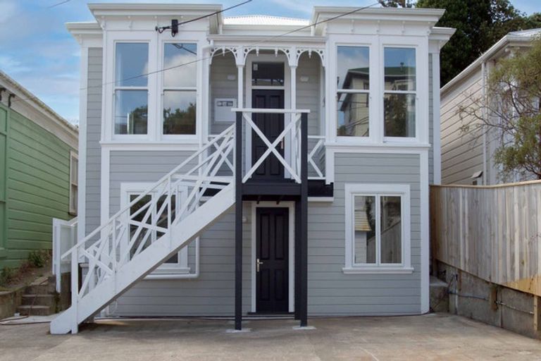 Photo of property in 7 Rixon Grove, Mount Victoria, Wellington, 6011