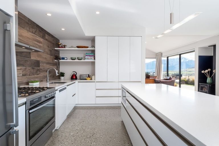 Photo of property in 9 Glenfiddich Road, Jacks Point, Queenstown, 9371