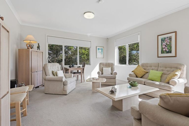 Photo of property in 37 Parkside Drive, Orewa, 0931