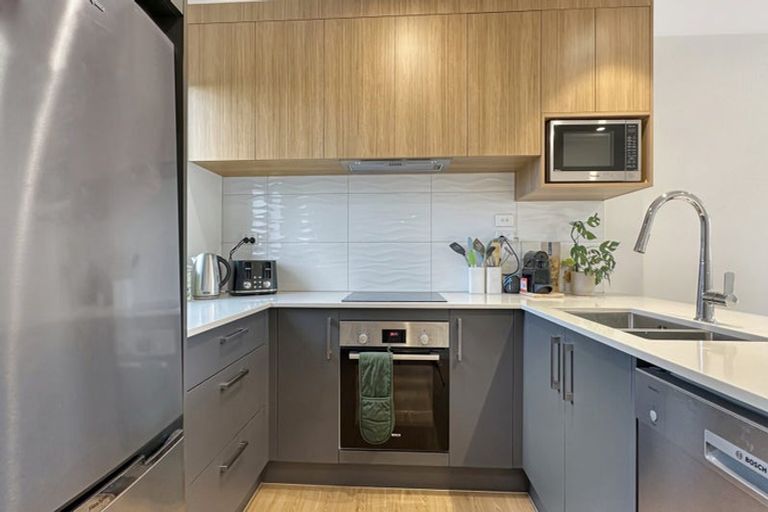 Photo of property in 4/17 Rewarewa Road, Te Atatu Peninsula, Auckland, 0610