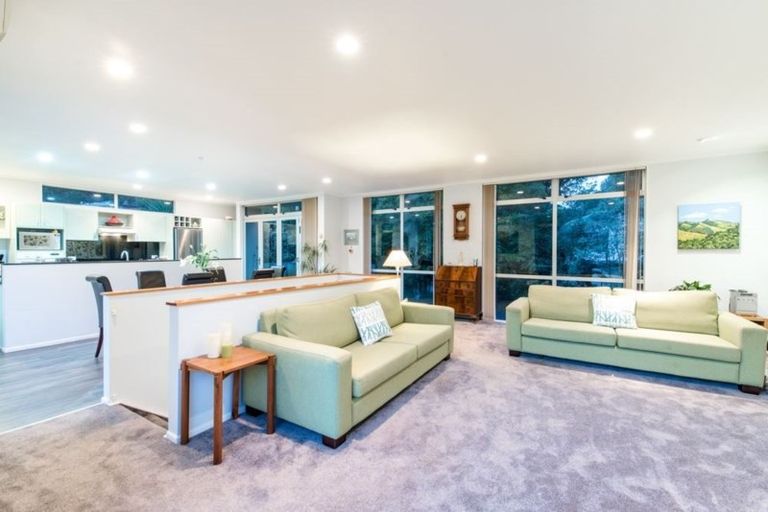 Photo of property in 15 York Road, Titirangi, Auckland, 0604