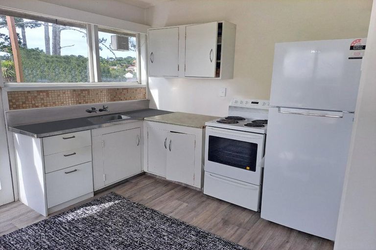 Photo of property in 40 West Coast Road, Glen Eden, Auckland, 0602