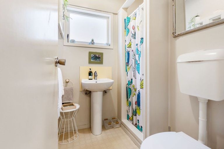 Photo of property in 4 Tranquil Glade, Hillcrest, Auckland, 0627