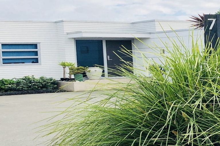 Photo of property in 7 Rangi Avenue, Schnapper Rock, Auckland, 0632