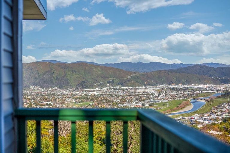 Photo of property in 23b Eastview Grove, Normandale, Lower Hutt, 5010