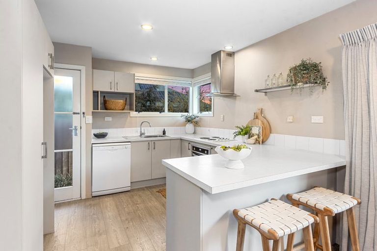 Photo of property in 2/72 Winters Road, Redwood, Christchurch, 8051