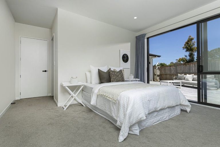 Photo of property in 1 Mcindoe Road, Kumeu, 0810
