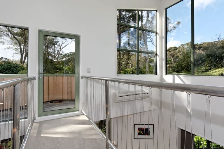 Photo of property in 11a Woodfern Crescent, Titirangi, Auckland, 0604