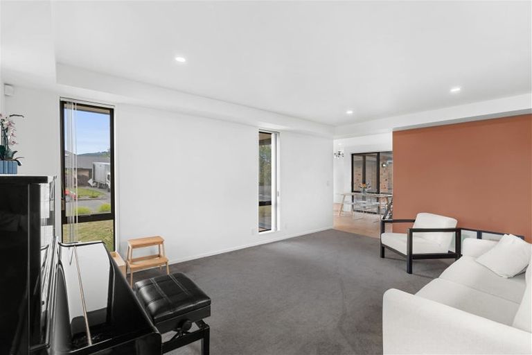 Photo of property in 17 Sovereign Gardens, Halswell, Christchurch, 8025